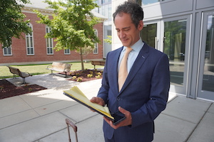 Attorney DelSignore arriving at Salem District Court.